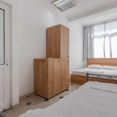 Hostel Hasta La Vista Sarandë