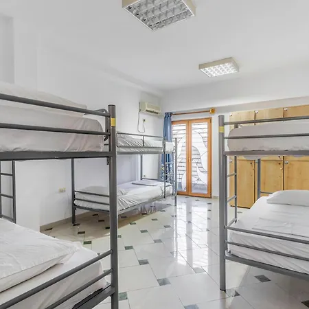 Hasta La Vista Ostello Sarandë