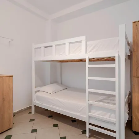 Hasta La Vista Hostel *