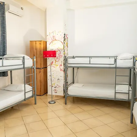 Hasta La Vista Hostel *