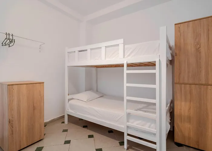 Hasta La Vista Hostel *